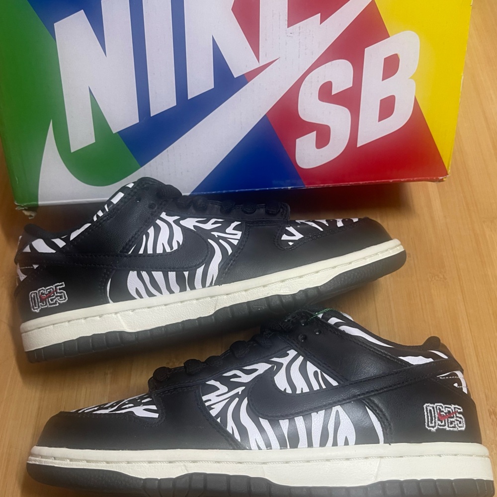 Brand New Nike SB Zebra dunk low sneakers in box - Picture 4 of 11